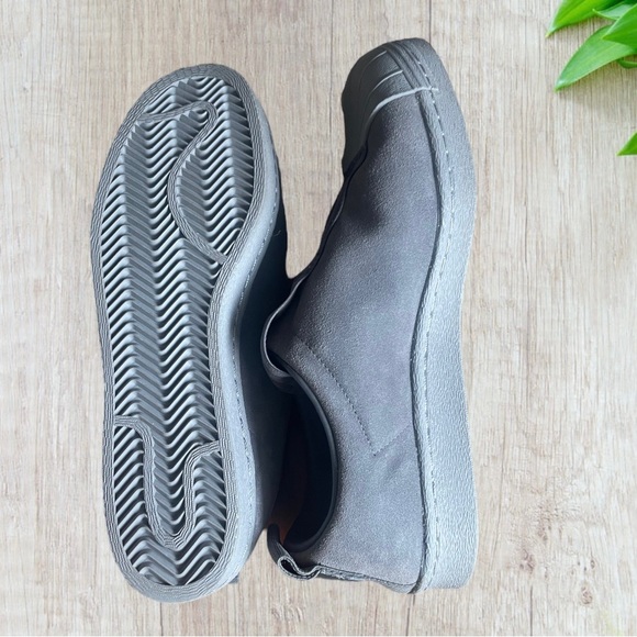 Adidas men’s shoes- gray like new condition! - Picture 2 of 4